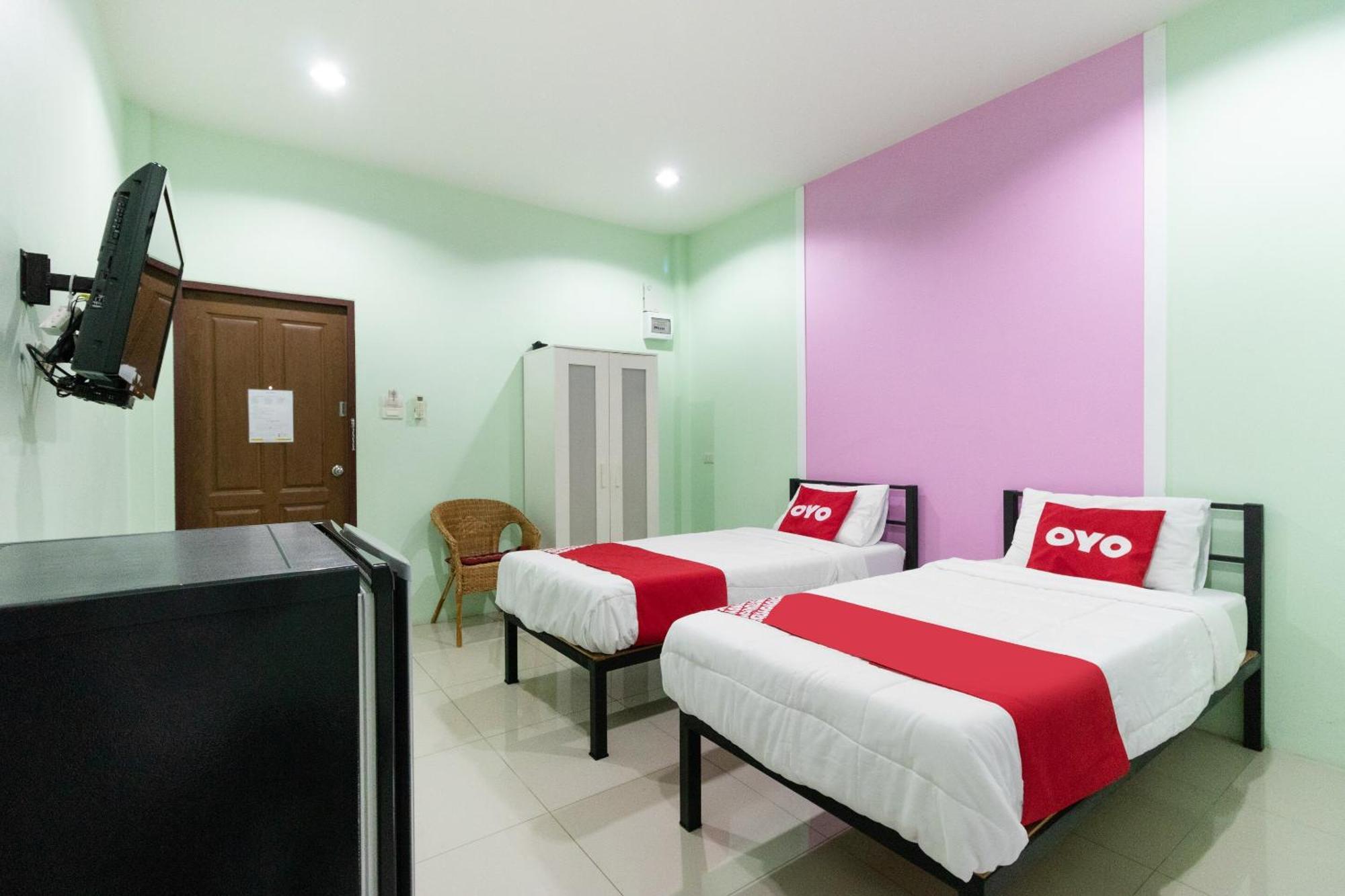 OYO 1163 Eden Hostel Phuket Buitenkant foto