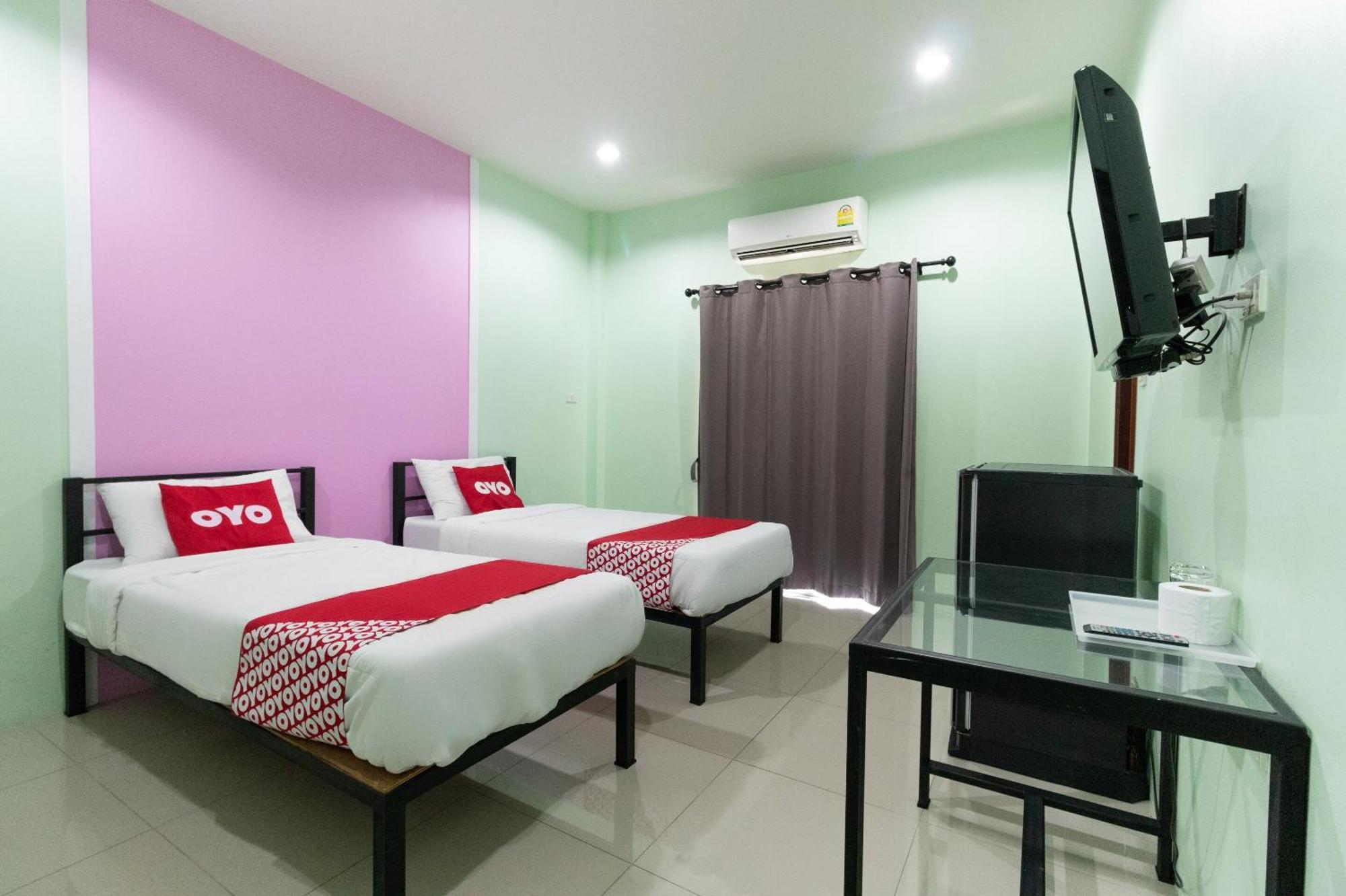 OYO 1163 Eden Hostel Phuket Buitenkant foto