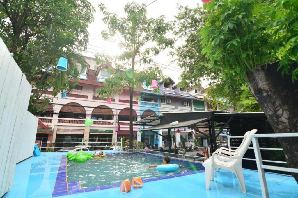OYO 1163 Eden Hostel Phuket Buitenkant foto