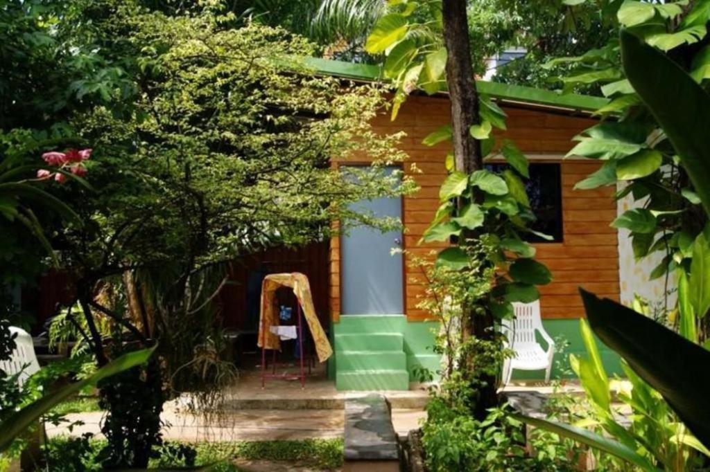 OYO 1163 Eden Hostel Phuket Buitenkant foto