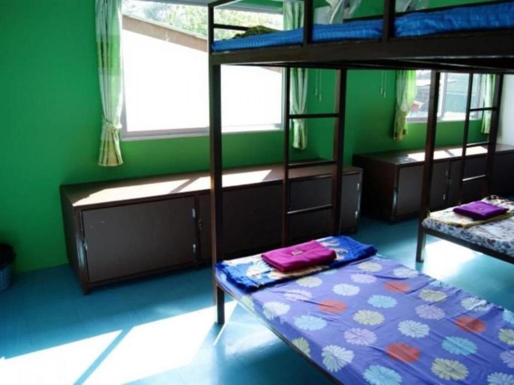 OYO 1163 Eden Hostel Phuket Buitenkant foto