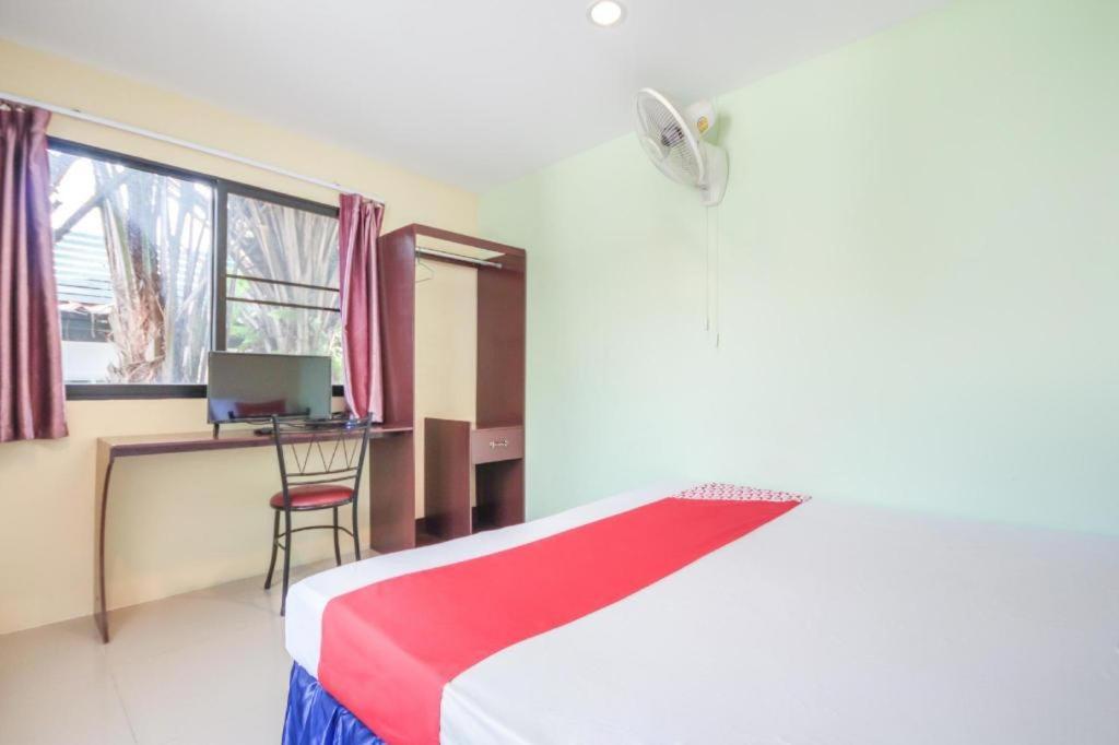 OYO 1163 Eden Hostel Phuket Buitenkant foto
