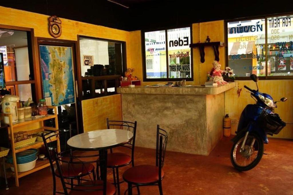 OYO 1163 Eden Hostel Phuket Buitenkant foto