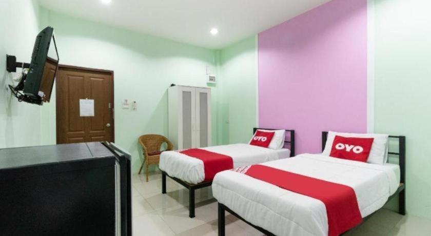 OYO 1163 Eden Hostel Phuket Buitenkant foto