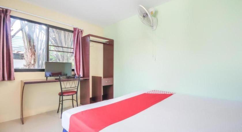 OYO 1163 Eden Hostel Phuket Buitenkant foto
