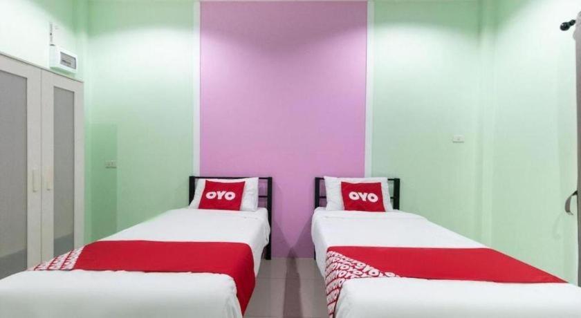 OYO 1163 Eden Hostel Phuket Buitenkant foto