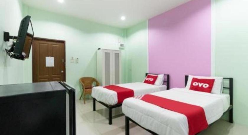 OYO 1163 Eden Hostel Phuket Buitenkant foto
