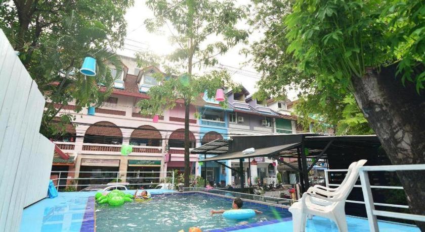 OYO 1163 Eden Hostel Phuket Buitenkant foto