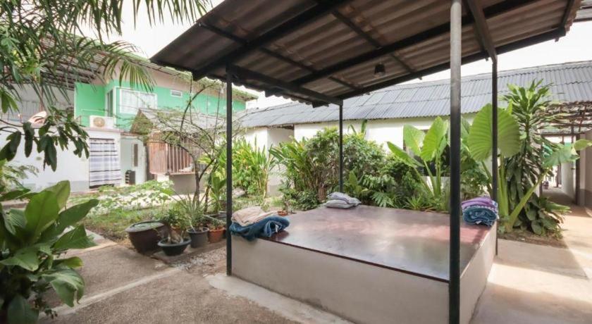 OYO 1163 Eden Hostel Phuket Buitenkant foto