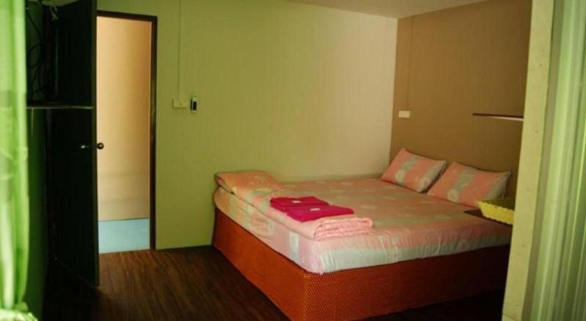 OYO 1163 Eden Hostel Phuket Buitenkant foto