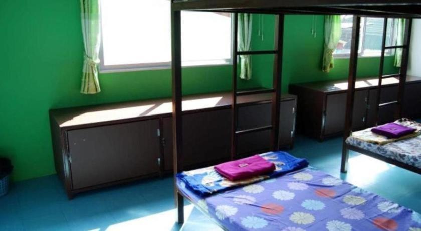 OYO 1163 Eden Hostel Phuket Buitenkant foto