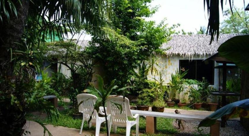 OYO 1163 Eden Hostel Phuket Buitenkant foto